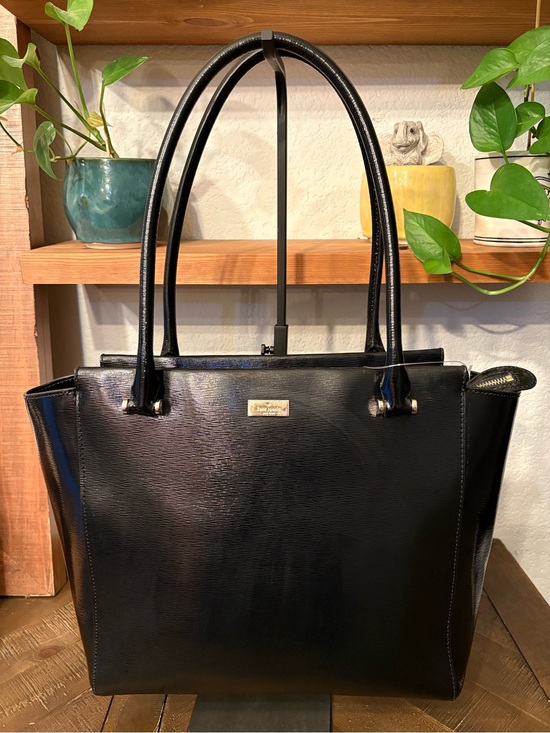 kate spade Handbags - Kate Spade Bixby Place Medium Black Patent Leather Tote